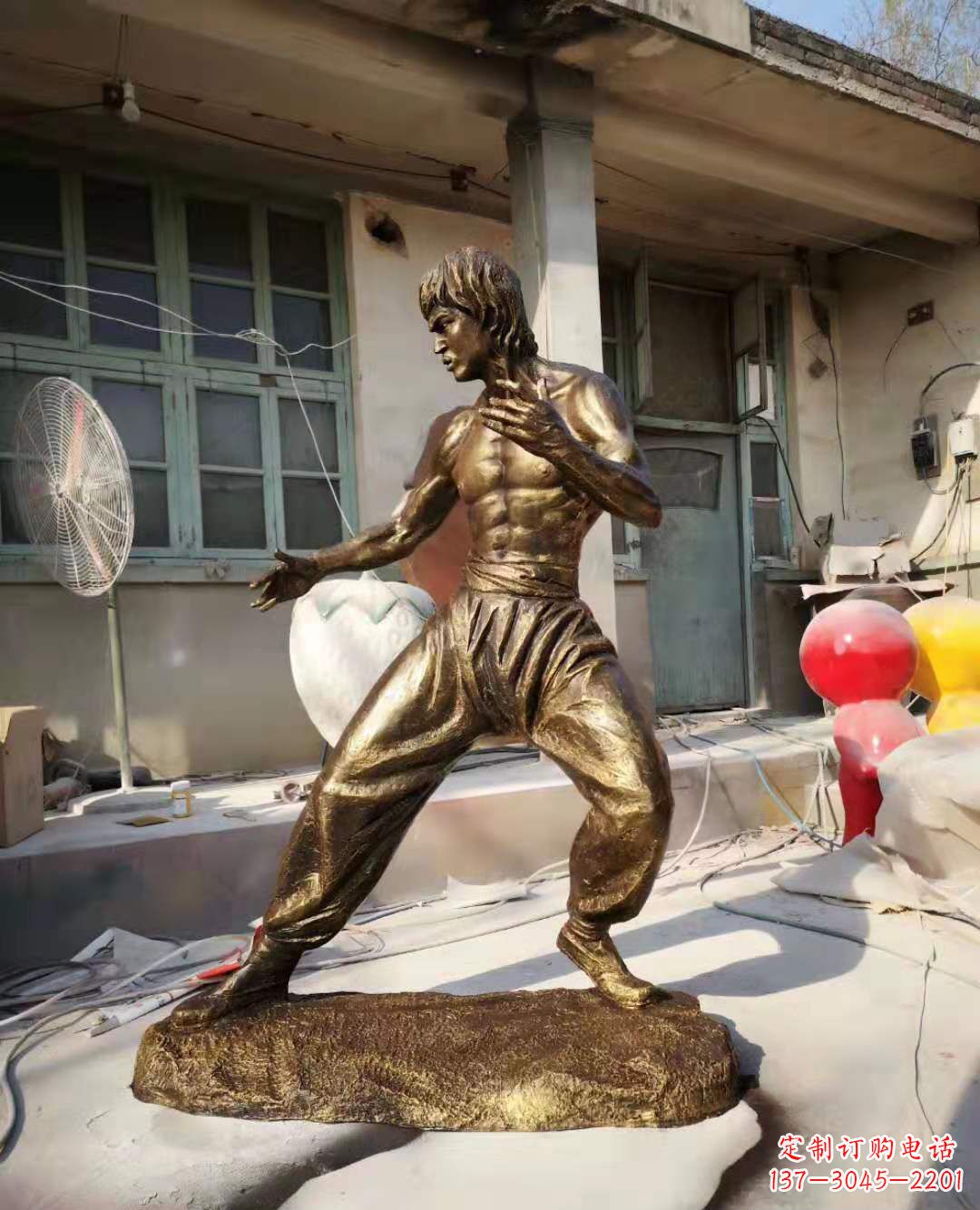 丽水铜像传奇——李小龙雕塑