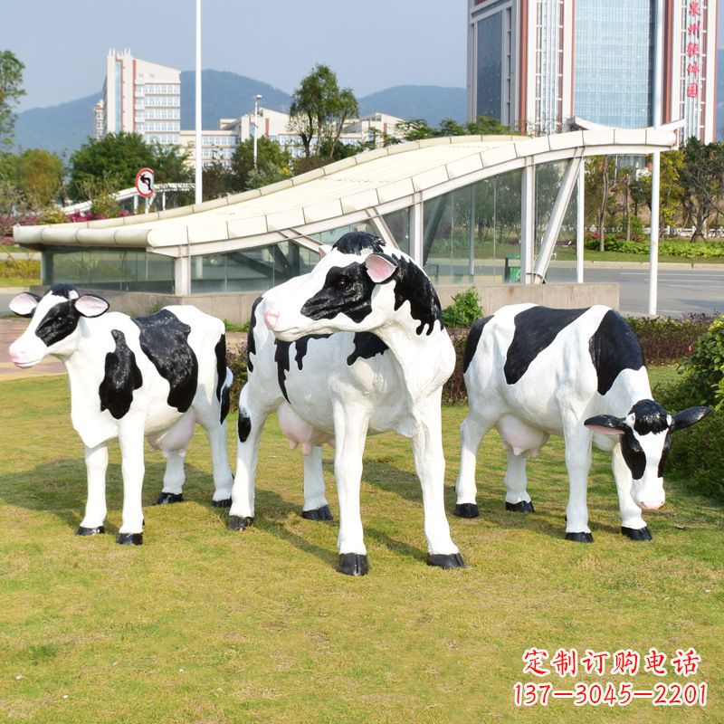丽水玻璃钢制作的仿真奶牛雕塑——装点园林草坪