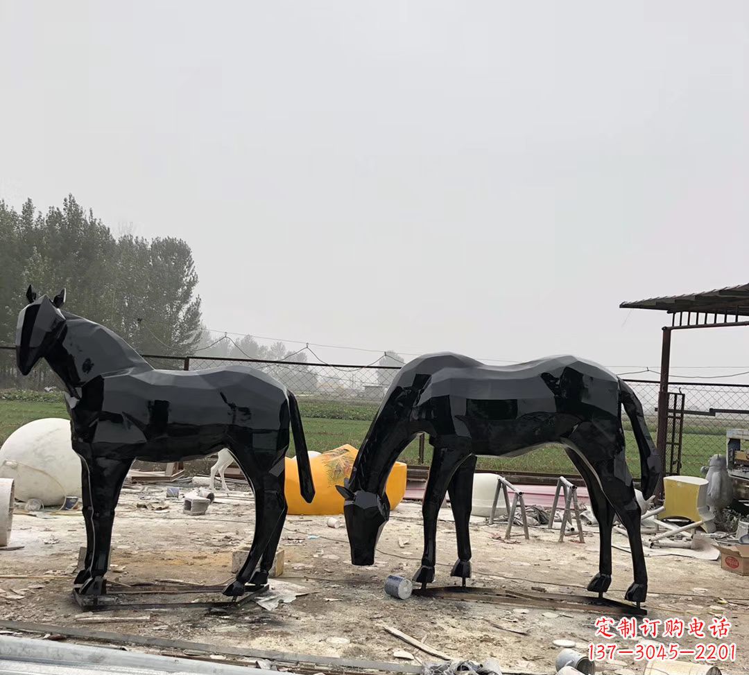 丽水玻璃钢几何吃草马雕塑公园动物玻璃钢马雕塑 (4)