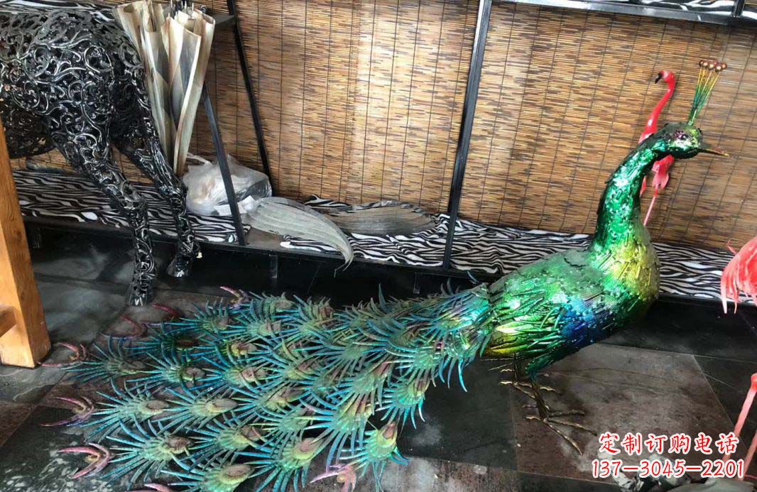 丽水不锈钢彩色景观孔雀雕塑