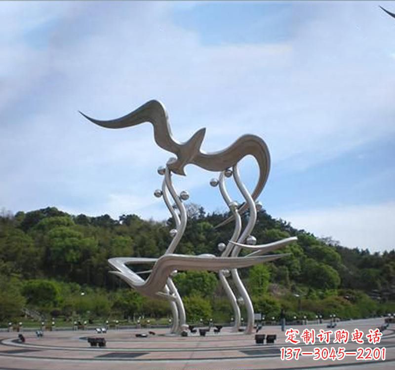 丽水大雁展翅飞越城市圆环
