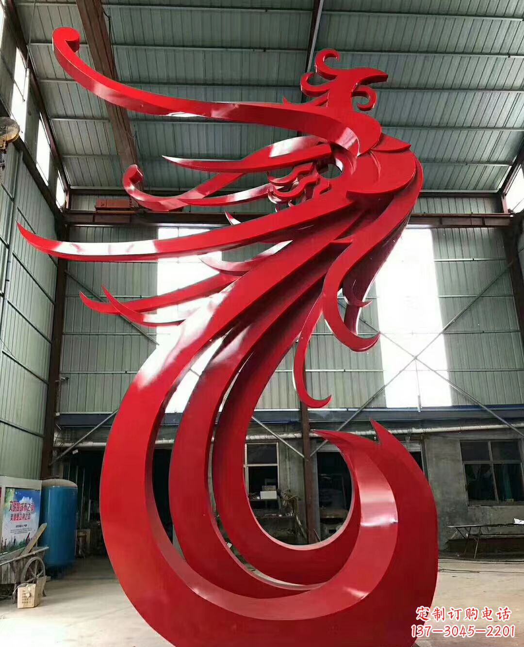 丽水不锈钢凤凰雕塑象征着新生的力量