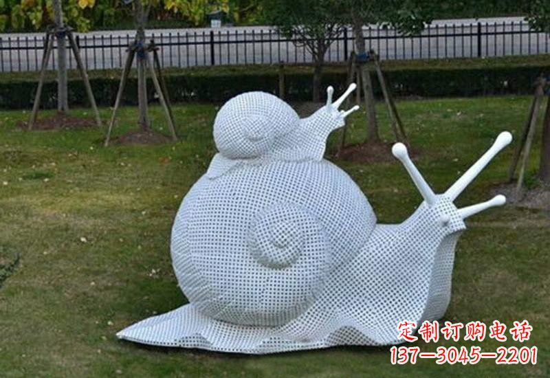 丽水不锈钢公园的“母子蜗牛”雕塑