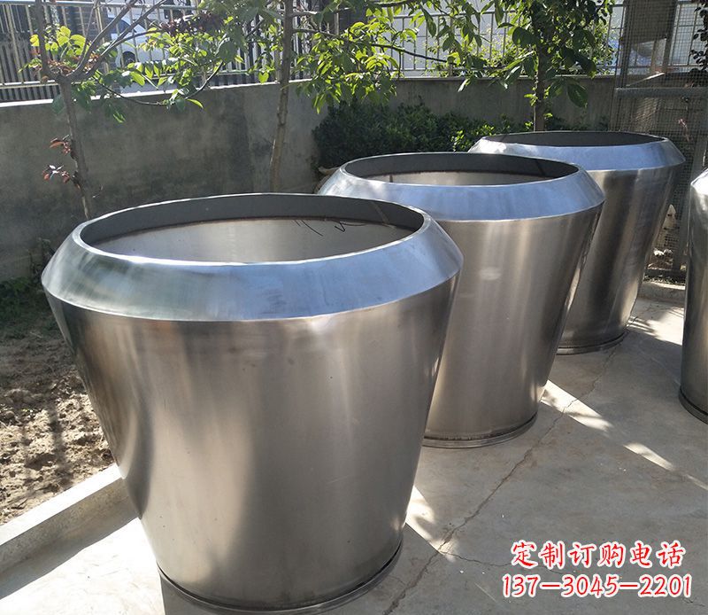 丽水不锈钢花盆雕塑给你的家园增添一份独特的美