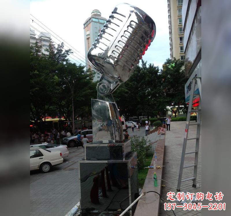 丽水不锈钢话筒雕塑高贵而又精致