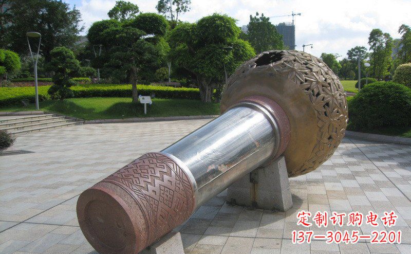 丽水“铸就记忆的不锈钢话筒雕塑”