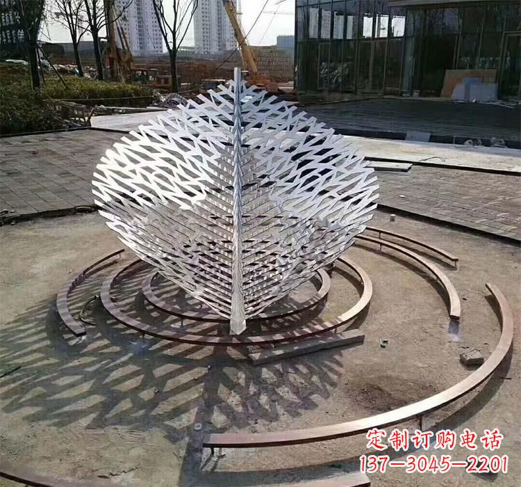 丽水不锈钢镂空树叶雕塑——给环境带来美丽