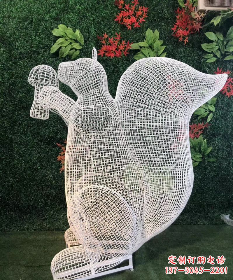 丽水不锈钢松鼠雕塑展现自然的美