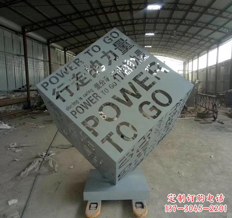 丽水不锈钢魔方景观雕塑