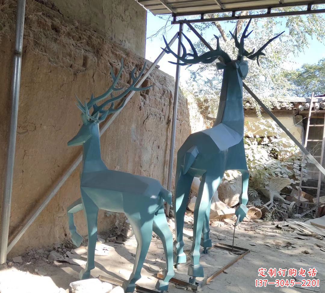 丽水不锈钢切面景观鹿雕塑——给景观增添优雅