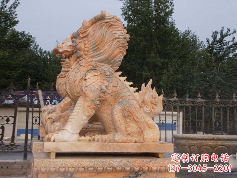 丽水踩球晚霞红麒麟门口镇宅石雕 (2)
