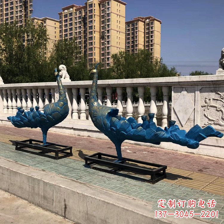 丽水珠翠集精美孔雀雕塑