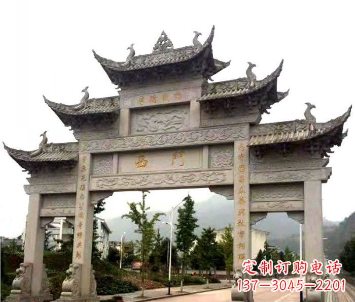 丽水村口三门石雕牌楼