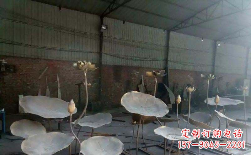 丽水锻铜荷叶荷花广场景观雕塑