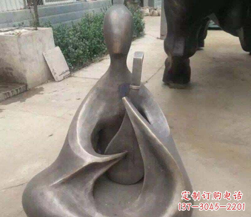 丽水抽象景观弹琵琶铜雕