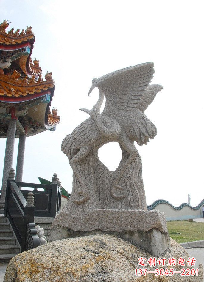 丽水高雅优美的公园动物大理石仙鹤雕塑
