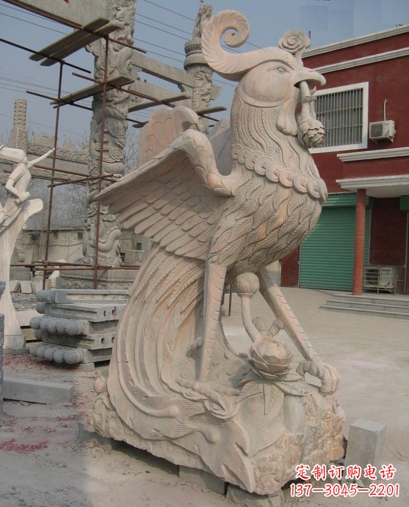 丽水公园景区晚霞红凤凰雕塑
