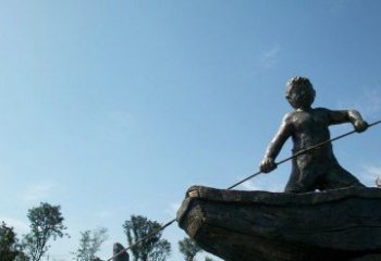 丽水男孩撑船铜雕，营造童趣氛围