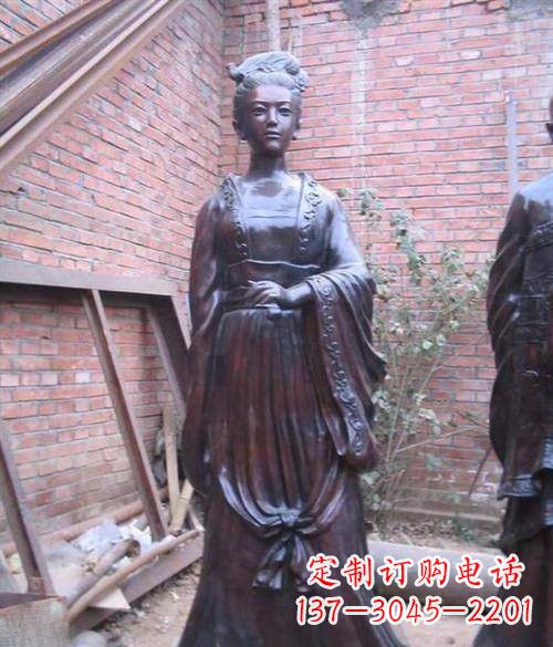 丽水汹涌波澜中的李清照雕塑