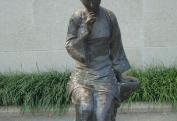 丽水描绘心灵世界的街边低头思考的女孩景观铜雕