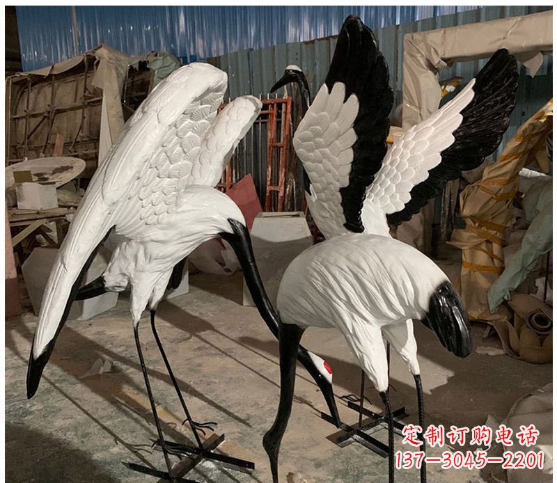 丽水石雕展翅丹顶鹤动物雕塑