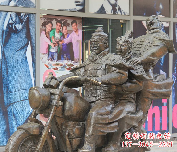 丽水铜雕步行街骑摩托人物雕塑
