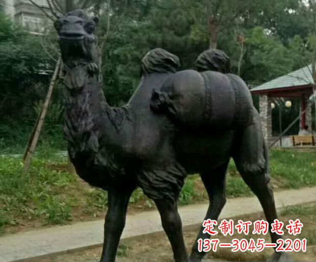 丽水驮行李的骆驼铜雕
