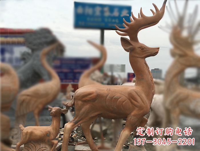 丽水晚霞红动物驯鹿公园石雕