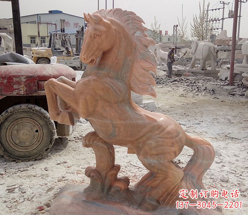 丽水晚霞红踏浪奔马石雕