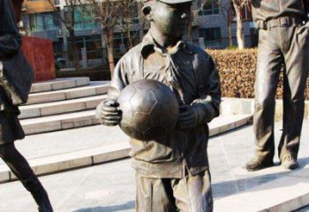 丽水展示小学生活力的足球少年雕塑