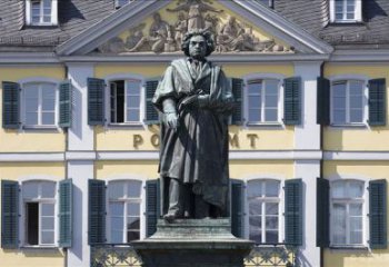 丽水世界名人欧洲古典主义时期著名作曲家贝多芬景区广场铜雕塑像
