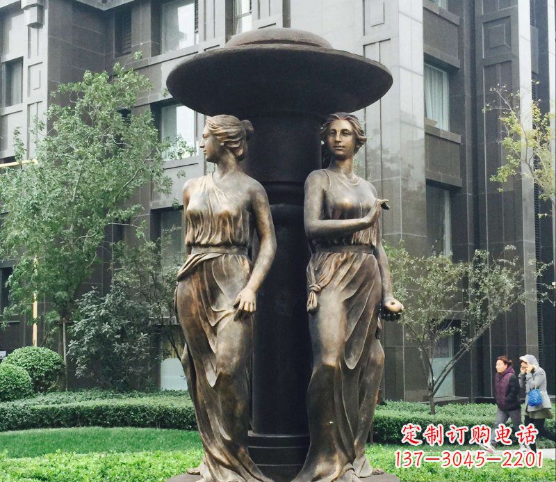 丽水小区西方女人人物铜雕