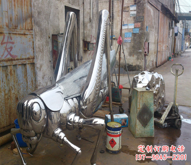 丽水不锈钢蚂蚱雕塑
