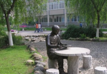 丽水坐石桌凳看书的学生铜雕