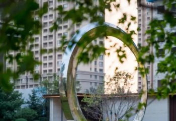 丽水圆环雕塑-别墅草坪不锈钢镜面大型户外景观圆环雕塑